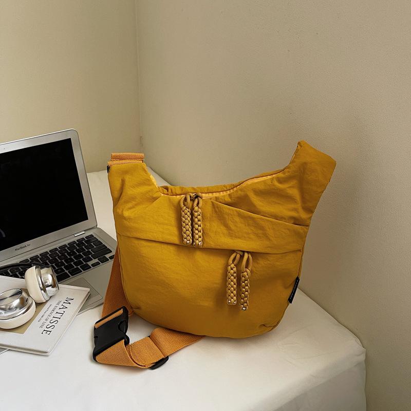 Leichte Stofftasche mit großem Fassungsvermögen, neue Damen-Freizeit-Sport-Umhängetasche für den Arbeitsweg, Schulter-Knödeltasche