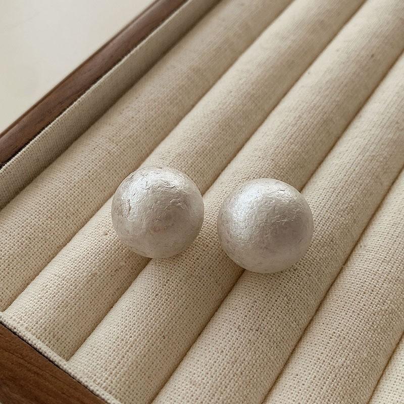 Simple Versatile Pearl Earrings Fashion Personality Stud Earrings Temperament Earrings Women