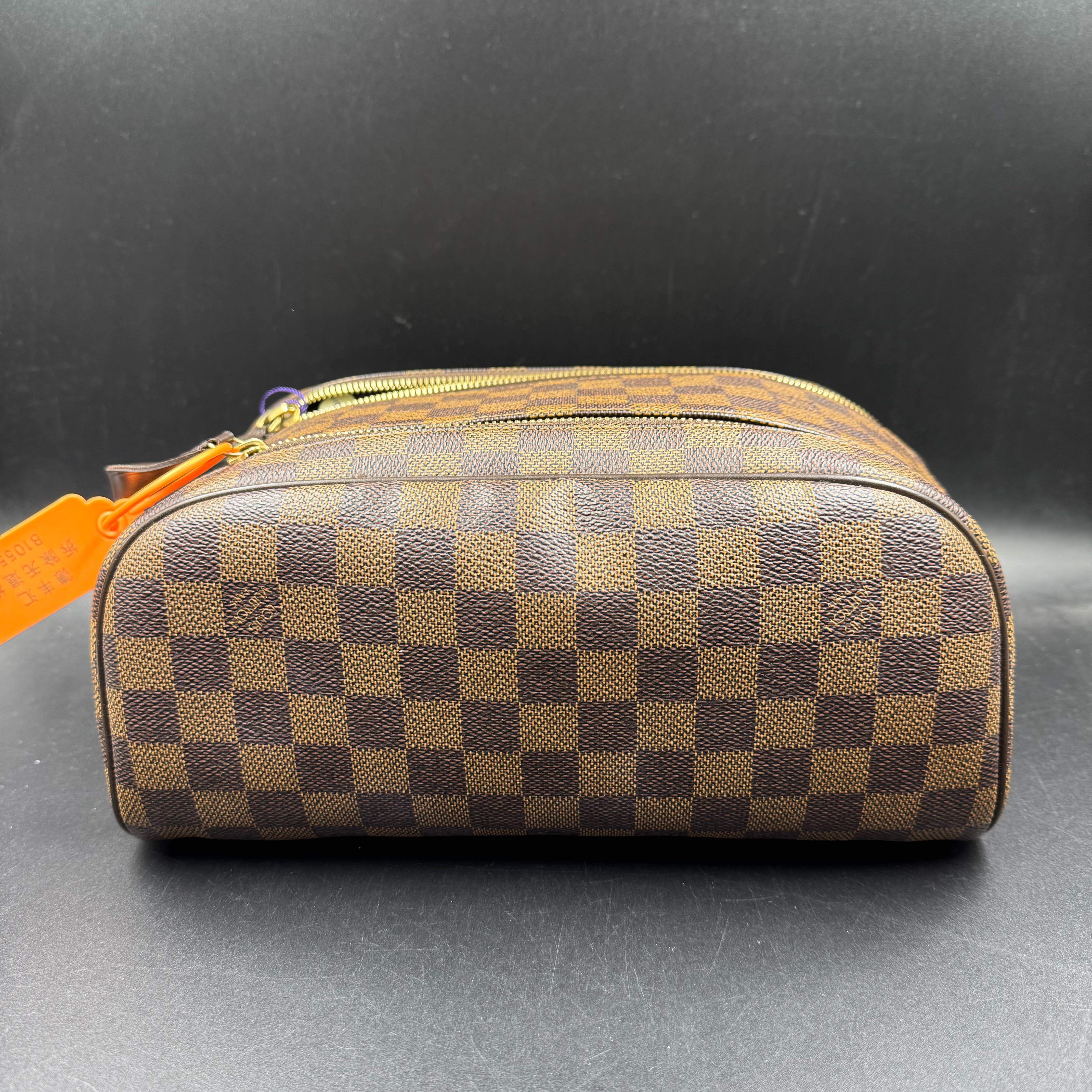 [Pre-Owned] Checkered Pattern Canvas Toiletry Bag Extra Large - Very Good #1B3V2NS ONE SIZE