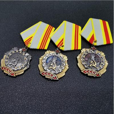 1 vnt. Sovietinis Darbo Šlovės Medalis, Kovinis Nacionalinis Atminimo Ženklelis, Kolekcionuojama Dovana