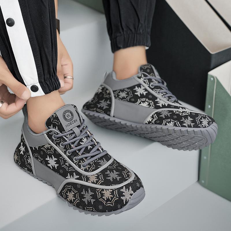 Men’s Sports Shoes Black Skateboard Shoes Student Fashion Printed Running Sneakers Plus Size