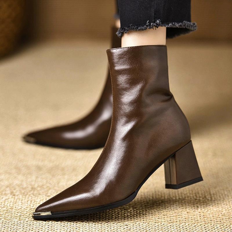 Maillard Retro Fashion Metal Pointed Thick Heel Fashion Leather Boots Autumn and Winter New Velvet Versatile Temperament Short Boots