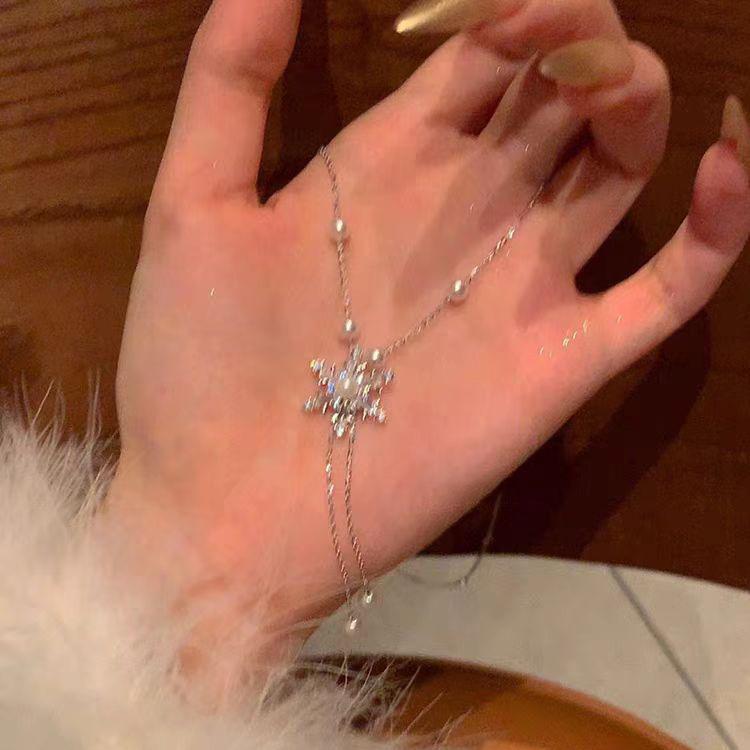 Pearl Snowflake Fringed Necklace Women'S Autumn And Winter Versatile Foreign Style Versatile Accessories Light Luxury Niche Long Sweater Chain