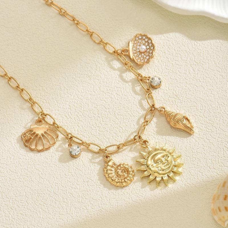 New Ocean Wind Shell Conch Necklace Simple Design Sunflower Smiley Pendant Necklace Female