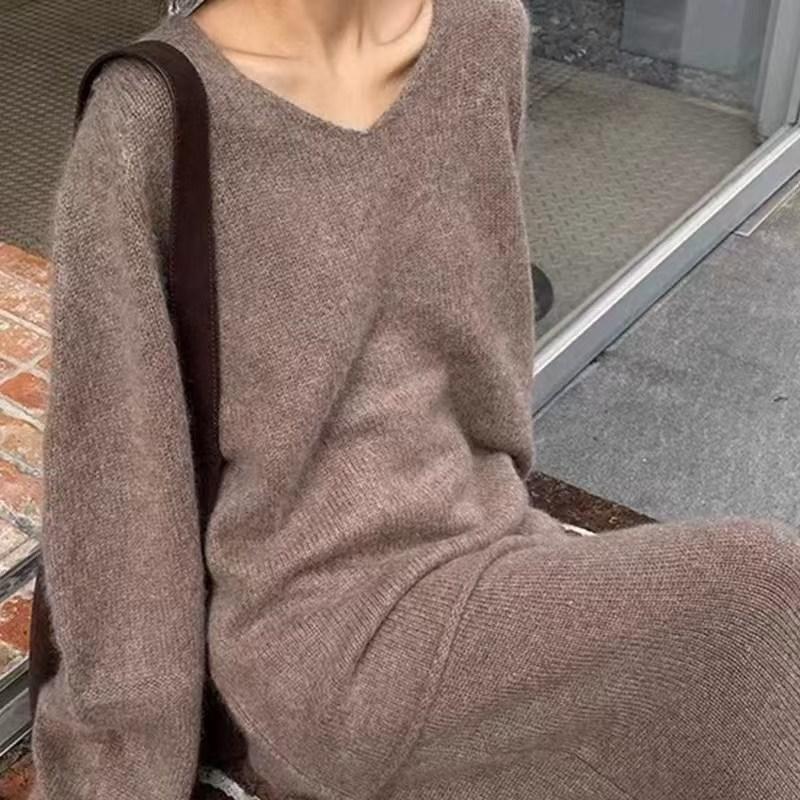 Foreign Style Age-reducing Knitted Suit Autumn and Winter New Loose V-neck Sweater Women's Elastic Waist Fishtail Skirt Two-piece Set