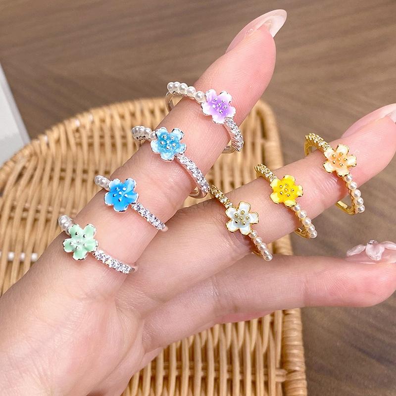 Spring Flowers Are Brilliant, Exquisite Multi-Colored Daisy Flowers, Pearl Rings, Light Luxury, High-End, Niche Design Rings
