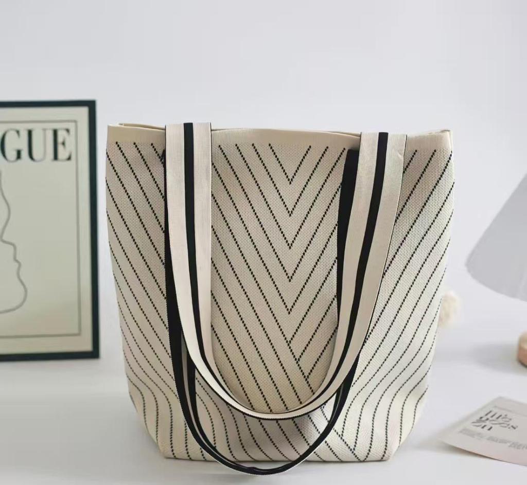 Women's Geometric Knit Shoulder Bag - Versatile, Large Capacity, Fashionable Commute Bucket Bag