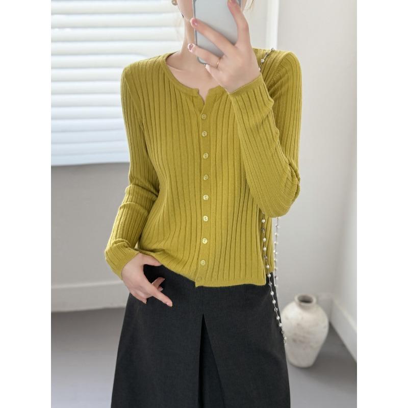 V-neck gentle wind knitted small cardigan top, female slim body, pit strip texture, versatile outside and thin inside