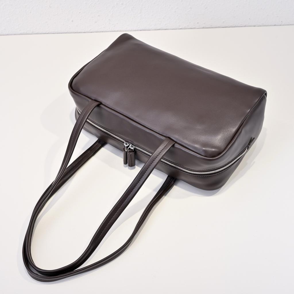 2025 new RO * W niche design minimalist first layer sheepskin single shoulder underarm bowling bag premium commuter bag