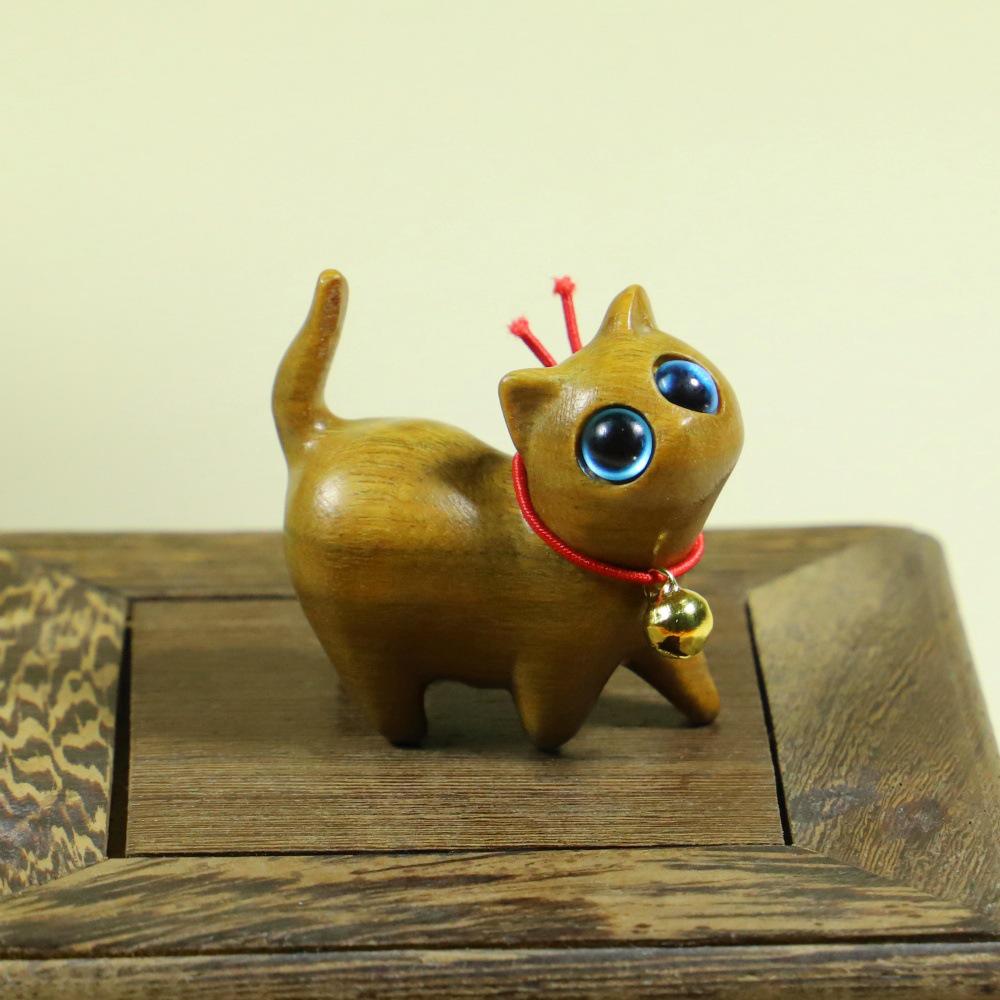 Santalové dřevo Kočka pro štěstí se zvonkem: Roztomilá figurka koťátka s naklánějící se hlavičkou, kreativní dárek k narozeninám