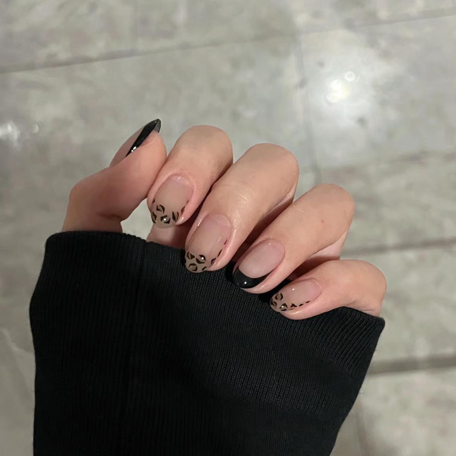 

Градиєнтні золотисті фольговані знімні наклейки для нігтів - Осінньо-зимова колекція