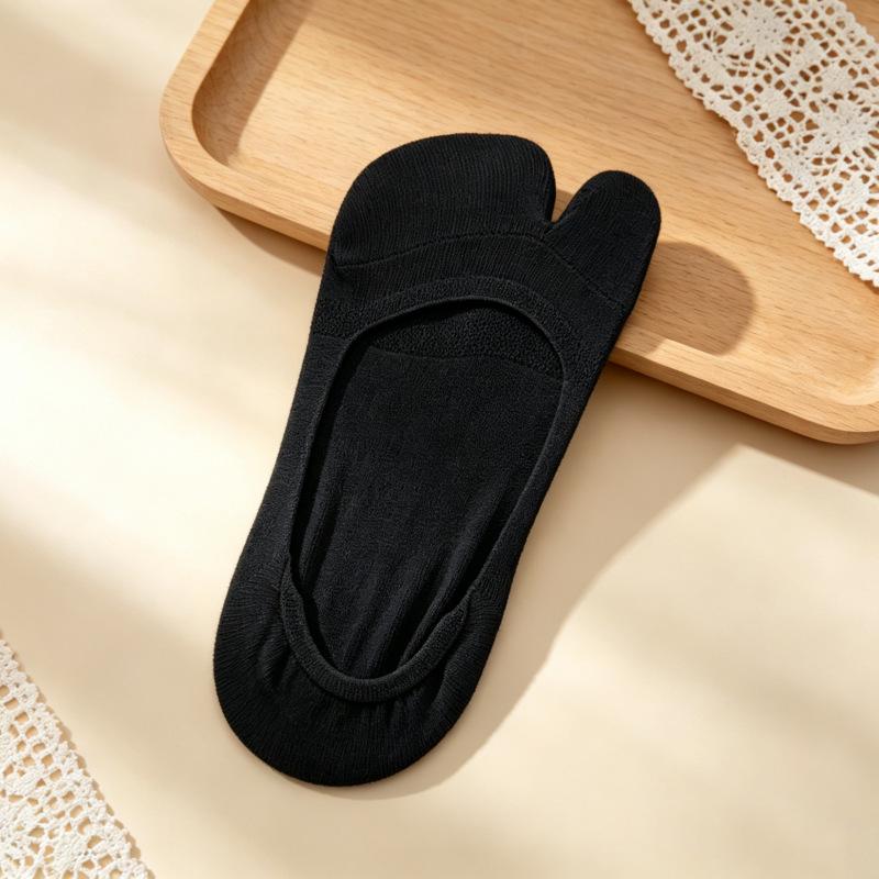 Women's Ice Silk Two-Toe Invisible Socks: Non-Slip, Breathable, Sweat-Absorbing, Summer Low-Cut, Toe-Separating Short Socks.