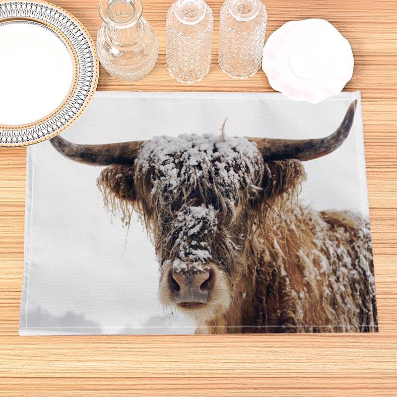 Highland Cow Placemat Cotton Linen Fabric Table Mats Family Dinner Tableware Kitchen Size 30X45cmTable Mat