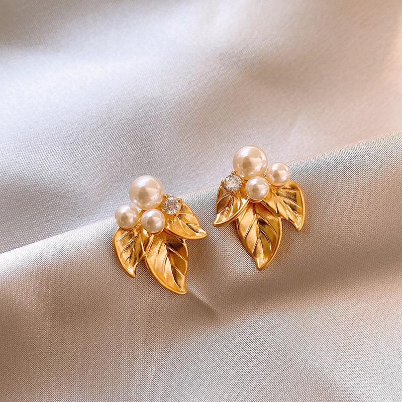 French Vintage Pearl Leaf Stud Earrings - Elegant and Versatile Luxury Accessory for Women