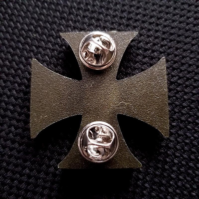 ჯვრის სამკერდე ლითონის სამკერდე სუვენირების კოლექცია