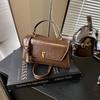 Super fire small bag women's autumn and winter retro 2025 new fashion messenger bag women's versatile portable work small square bag