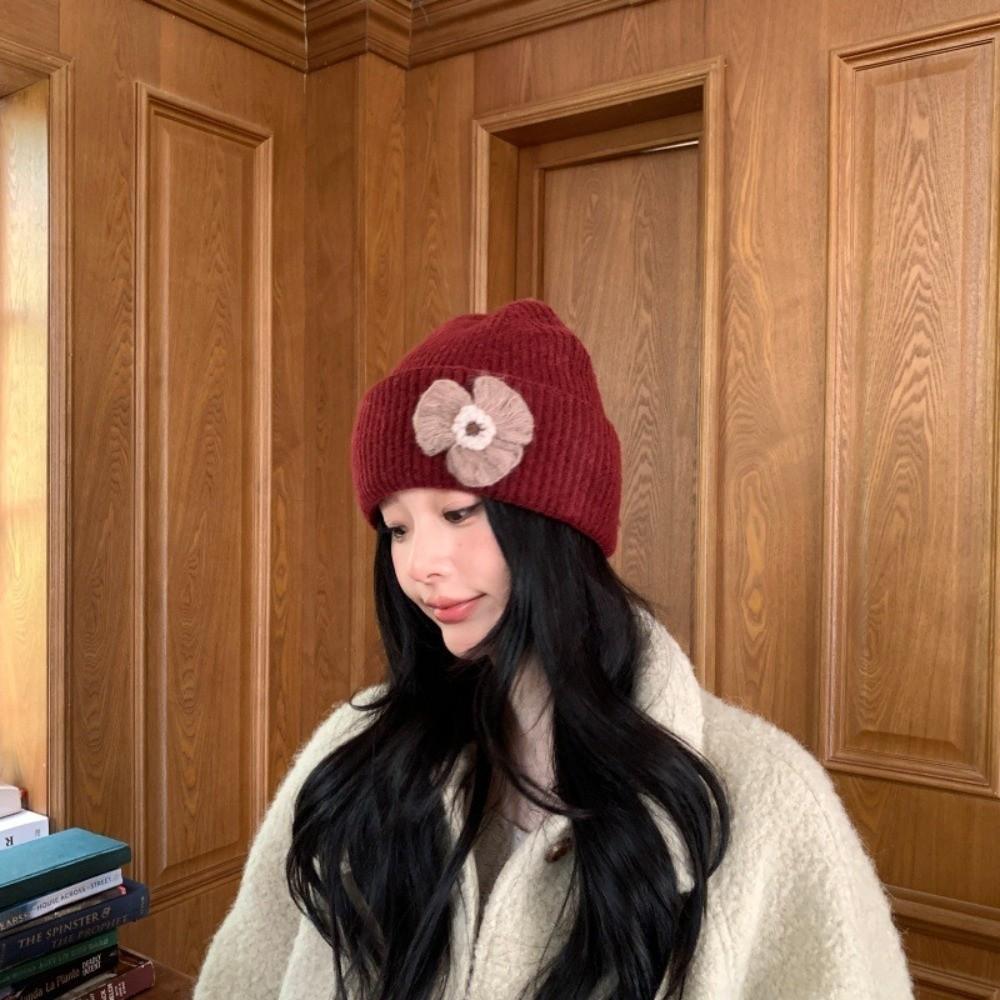 Polyester Floral Knitted Beanie Hat 56cm-58cm Circumference Handmade Beanie Outdoor Wear