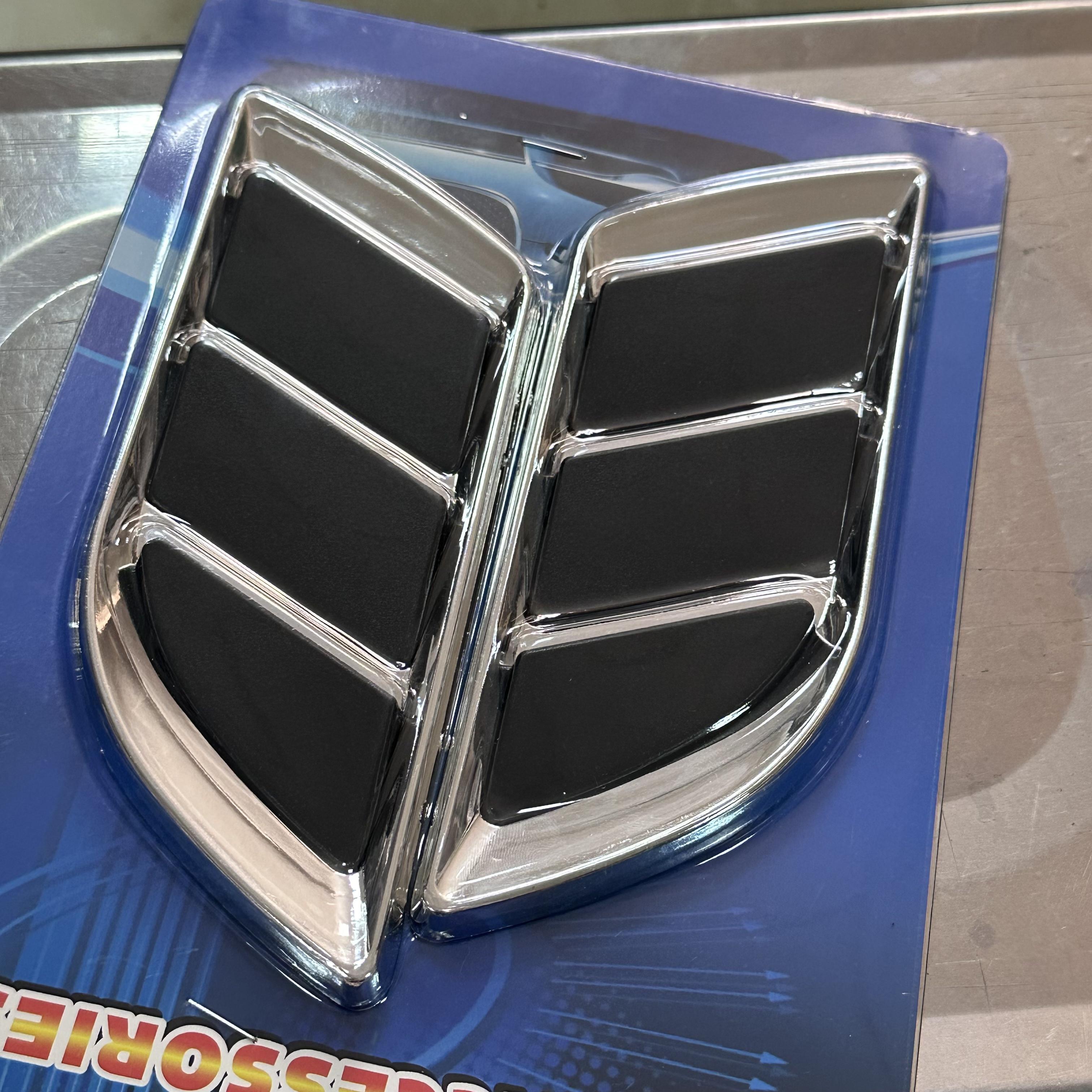 

Боковая часть крыла автомобиля, дефлектор, воздушный поток, спойлер, гоночный воздухозаборник, выпускное отверстие, решетка радиатора, отделка крыла, акульи жабры, боковая часть автомобиля серебряный