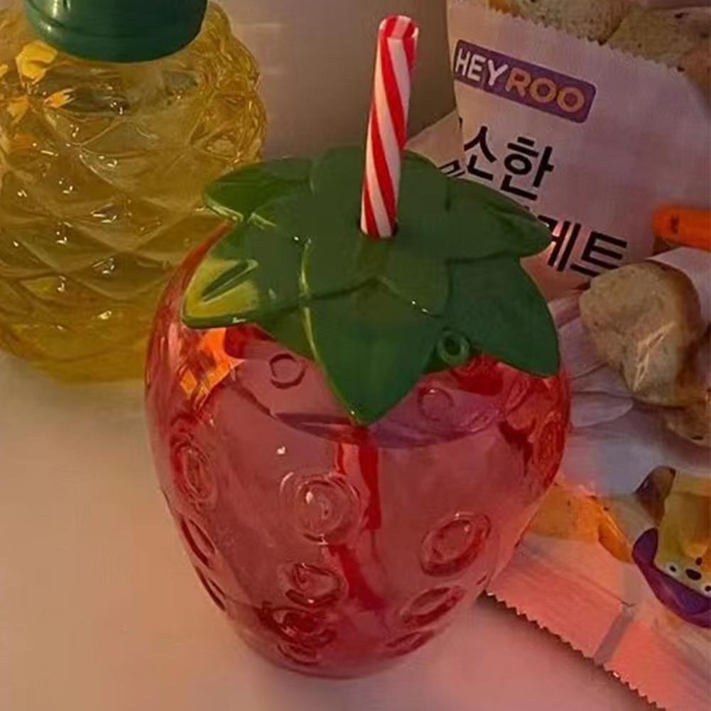 10Pcs Plastic Strawberry Pineapple Drinking Cup with Straw Water Cups Fruit Shape Luau Flamingo Summer Beach Pool Party Decor