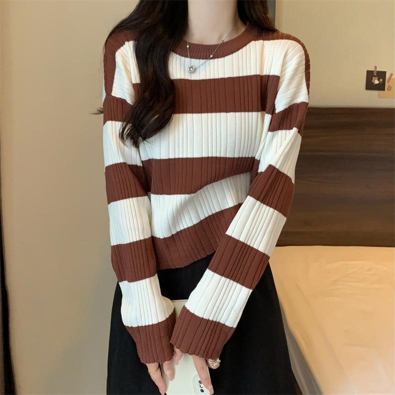 Korean Contrasting Round Neck Striped Long Sleeved Knitted Sweater Women's Autumn and Winter Slimming Loose Fitting Pullover Short Top