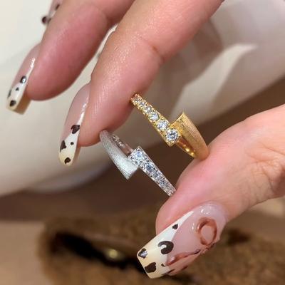 Shining Gold Ring with Rhinestones for Women Copper Zircon Staggered Geometry Ring Gold Sliver Color Metal Wire-Drawing Ring Daily Jewelry Accessories