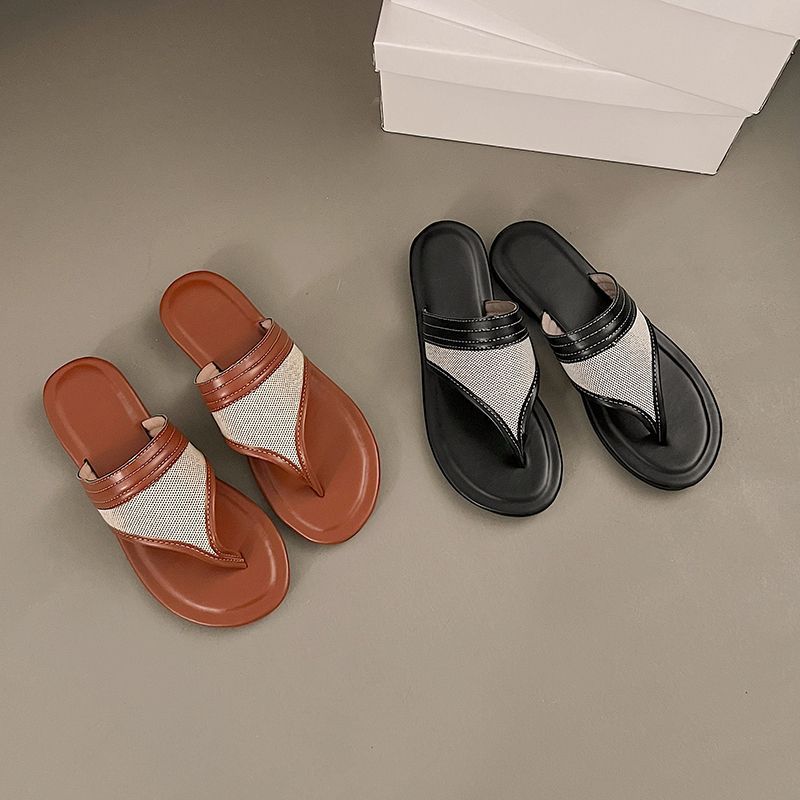 Korean Version of Flat-bottomed Non-slip Slippers Women's 2025 Summer and Autumn New Outer Wear Flip-flops Casual Fashion Versatile Toe Sandals