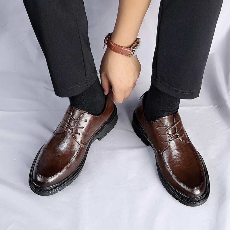 Fashion Bright Upper Man Casual Shoe Round Toe Low-Top Brogue Cowhide 2025 Trend Social Adults Summer Sale Elegant Leather Shoes for Men