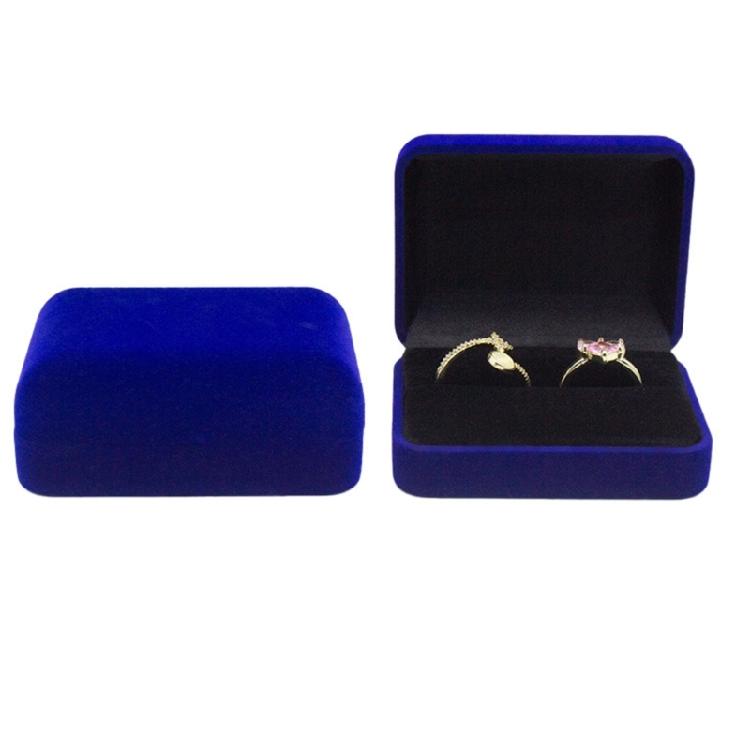 Elegant Velvety Finish Plastic Jewelry Case Ideal For Wedding Jewelry Display Offering Secure And Luxurious Protections