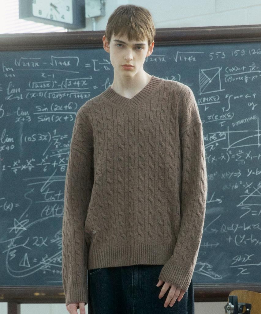 DTHIRTYONE Cable V-Neck Wool Sweater_Light Brown