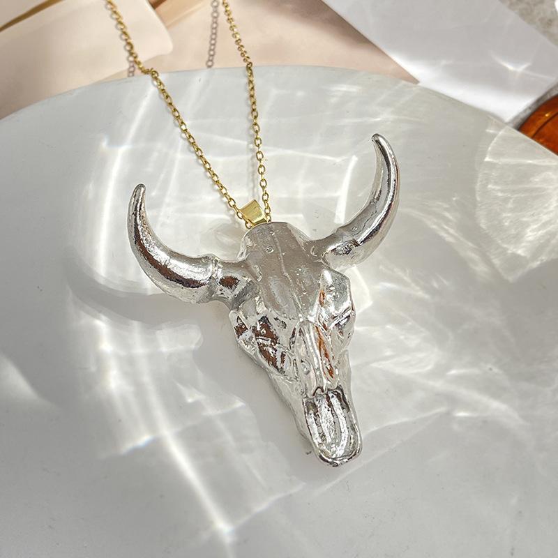 

1pc Trendy Resin Bull Head Shaped Pendant DIY Necklace Animal Zodiac Accessory
