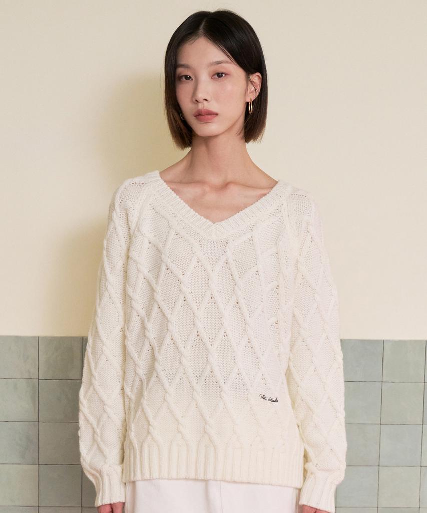 VLETI Wool Cable Raglan Embroidered V-Neck Knit (Cream)