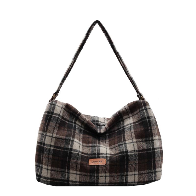 

Большая вместительная шерстяная сумка через плечо в студенческом стиле красный