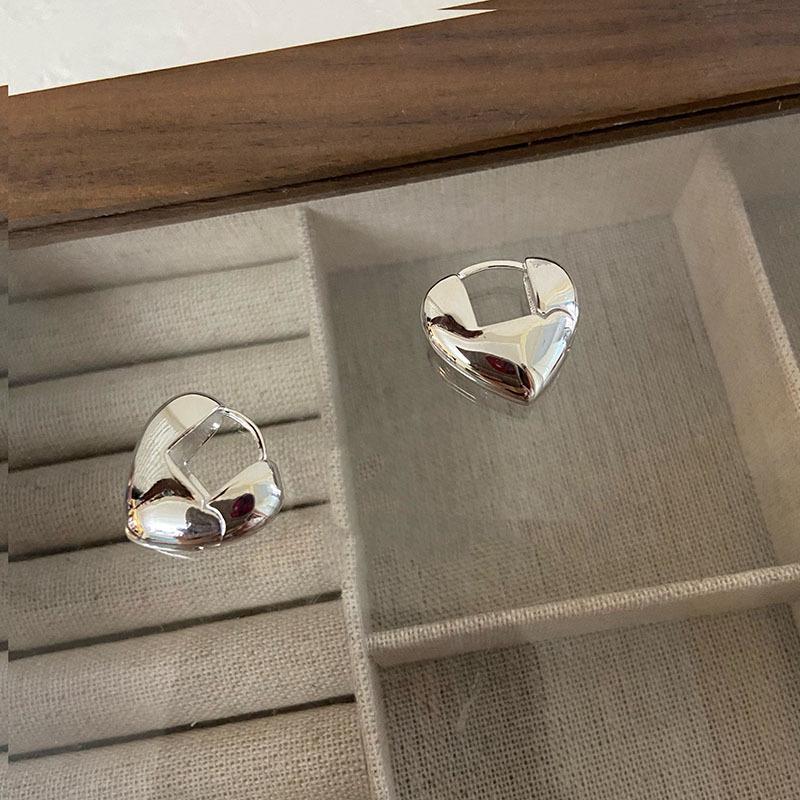 Minimalist Korean Style Heart Stud Earrings for Women - Fashionable Hip Hop Cool Peach Heart Accessories