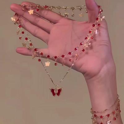 2025 Romantische rote Schmetterlings-Schlüsselbeinkette: Vielschichtige Damenmode