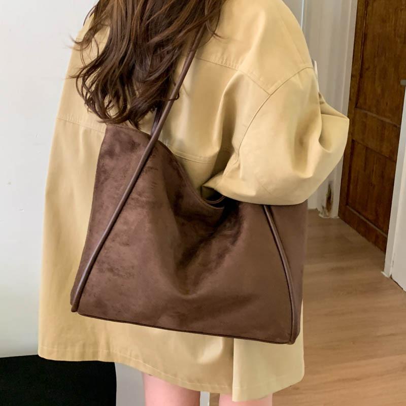Casual retro matte bag women's 2025 new commuter versatile shoulder bag fashionable large-capacity portable tote bag