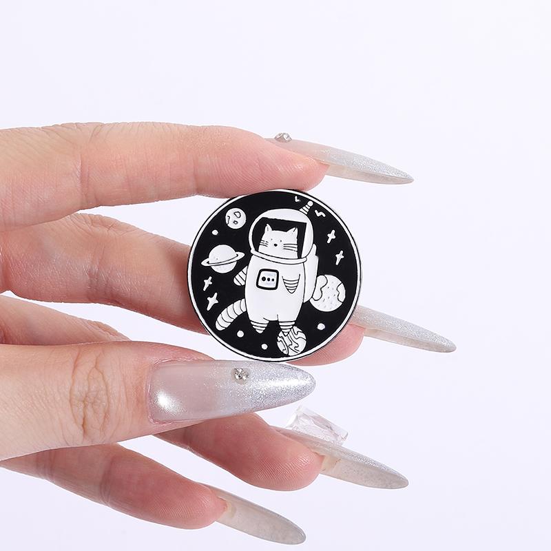 Cat Astronaut Enamel Pins Custom Cosmos Spaceship Brooches Lapel Badges Clothes Animal Jewelry Gift for Kids Friends