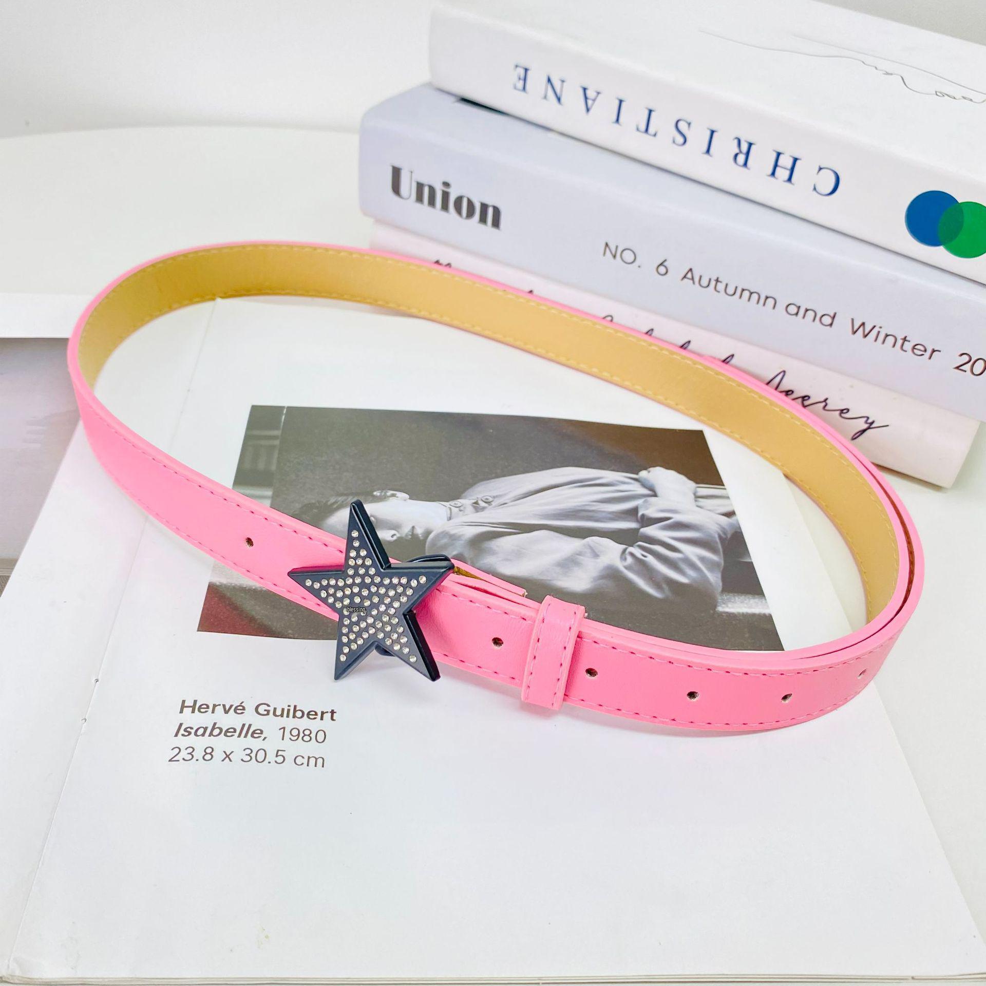 

Женский черный кожаный ремень для лета - Универсальный декоративный ремень для джинсов и костюмов. 105 cm розовый