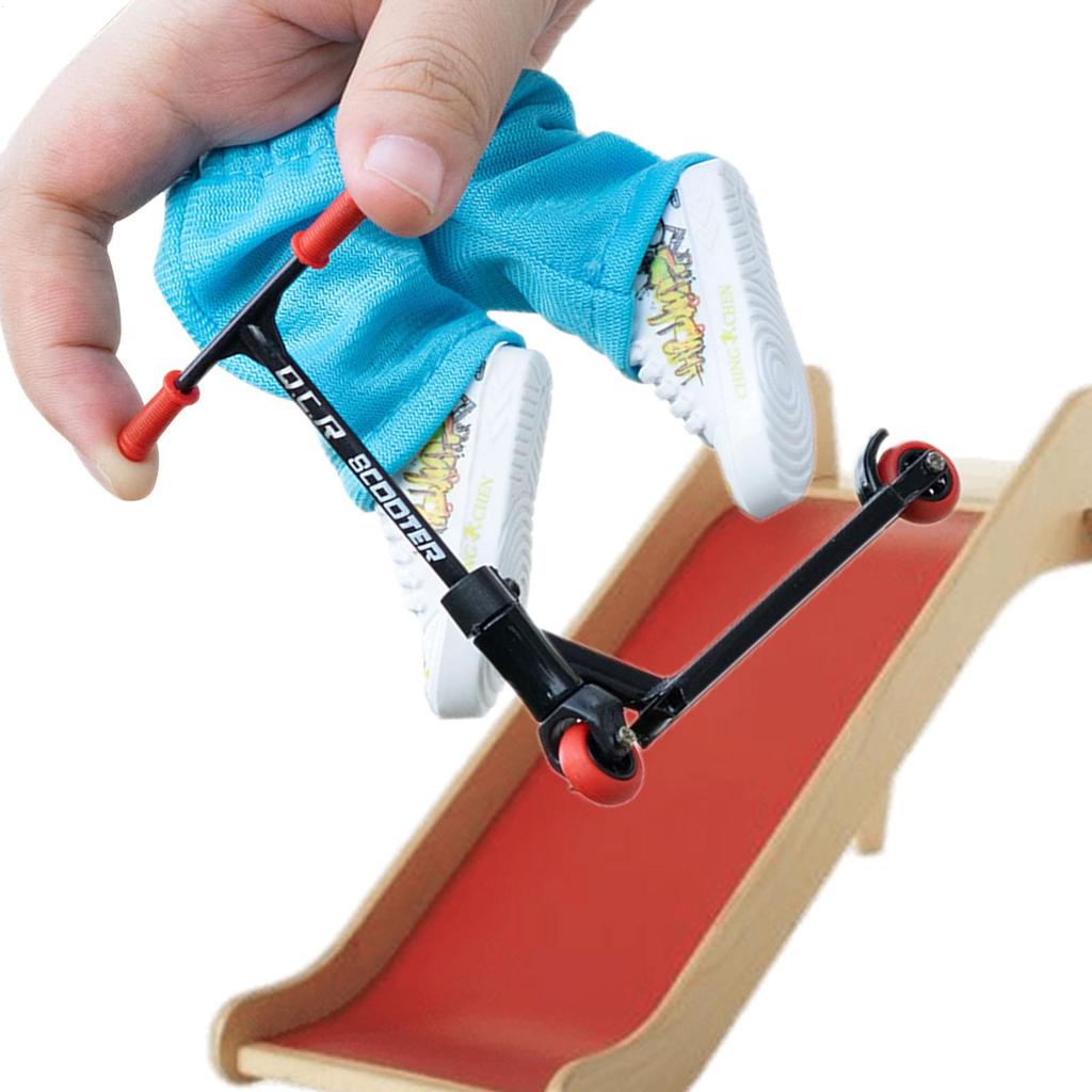 Novelty Funny Interactive Mini Finger Scooter Stunt Finger Toy Skate Skate Scooter Finger Parent-Child Interactive Holiday Gift