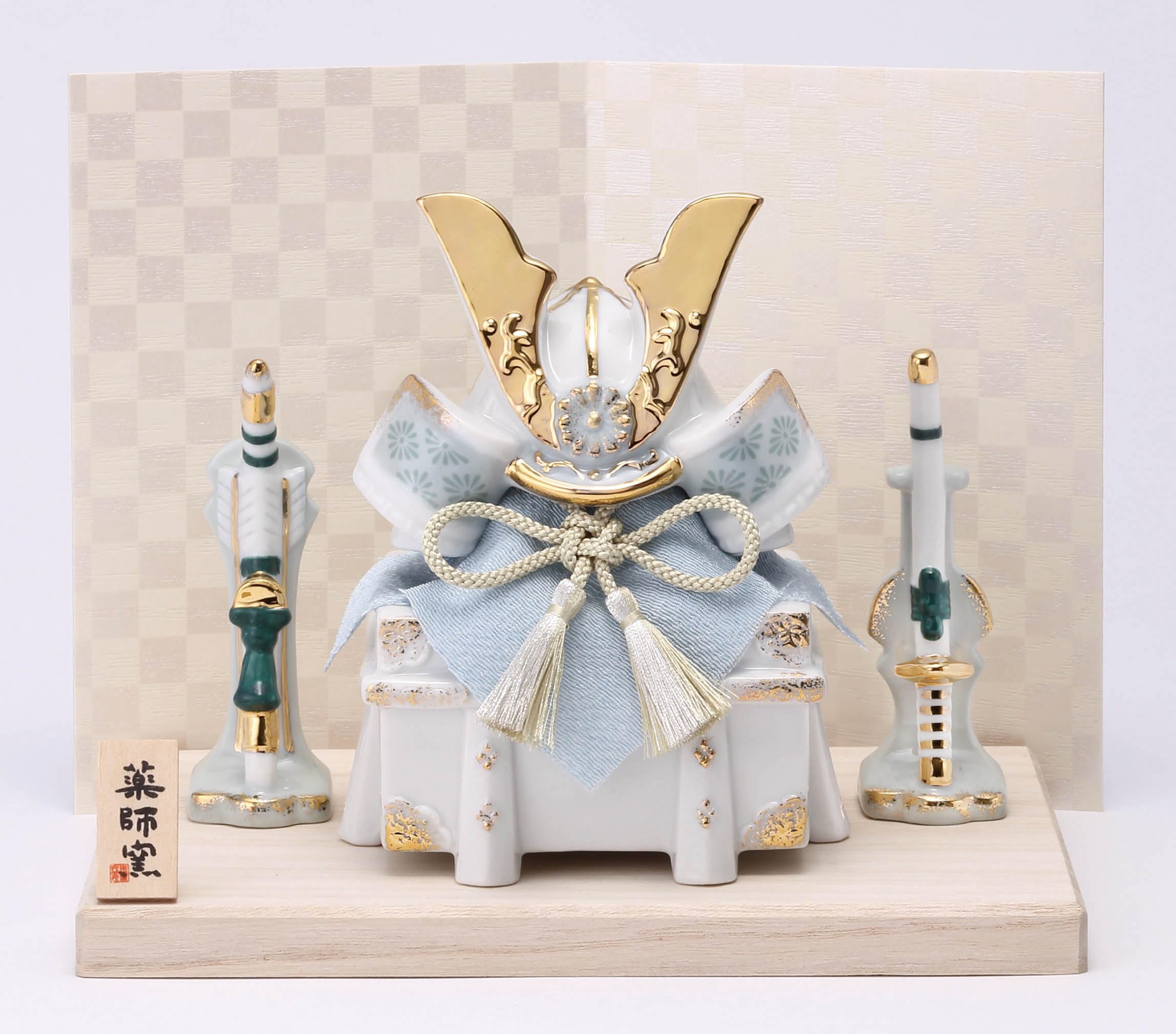 

Chugai Toen Yakushi Kiln Dyed Painting Helmet Decoration White Indigo Satsuki Doll Interior Lucky Charm [5787]