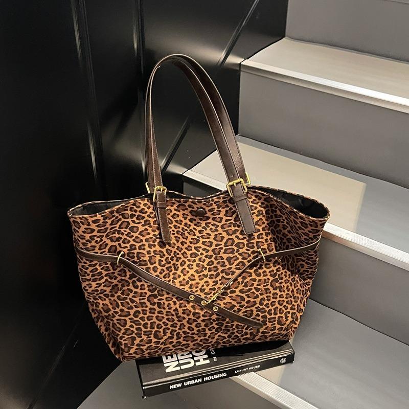 Simple and Stylish Shoulder Bag New Large-capacity Trendy Fashion Handbag Women's Leopard Print Underarm Tote Bag