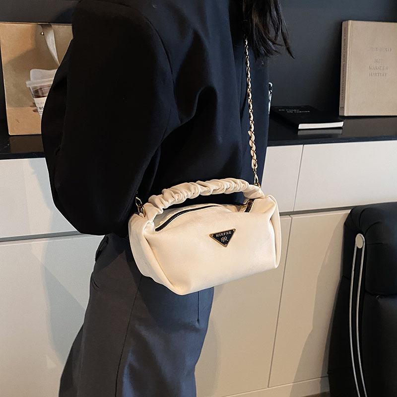 2025 New Fashion Pillow Bag Casual Soft Leather Shoulder Bag Textured Oblique Span Bag Tide Chain Handbag