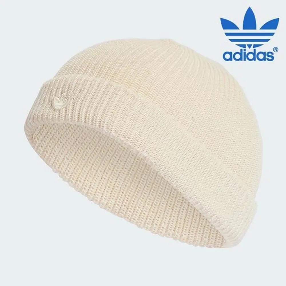 adidas Cap /g2- IL8443 / SHORT BEANIE Adicolor Short Beanie OSFM