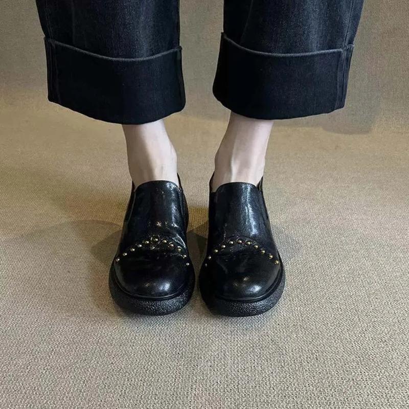 Fashion Leather Soft Women's Derby Shoes Pointed Black Flat Shoes British Casual Women's Sports Shoes Leather Slip Sleeve Rivet Nail