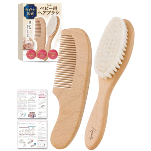 

[Supervised by a childcare worker] Baby brush, baby hair brush, baby brush, baby hair brush, baby hair brush, comb
