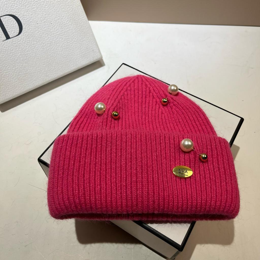 Designer-Perlenbrosche, Strickmütze für Damen, Luxus-Wollmütze mit Metalllogo, Mütze aus echtem Kaninchenfell, warme Damen-Wandermütze
