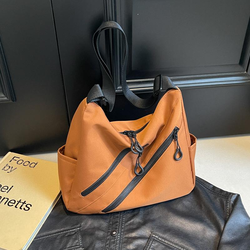 Fashion commuter large capacity shoulder bag women 2025 good-looking casual fashion tote bag simple Korean version armpit bag