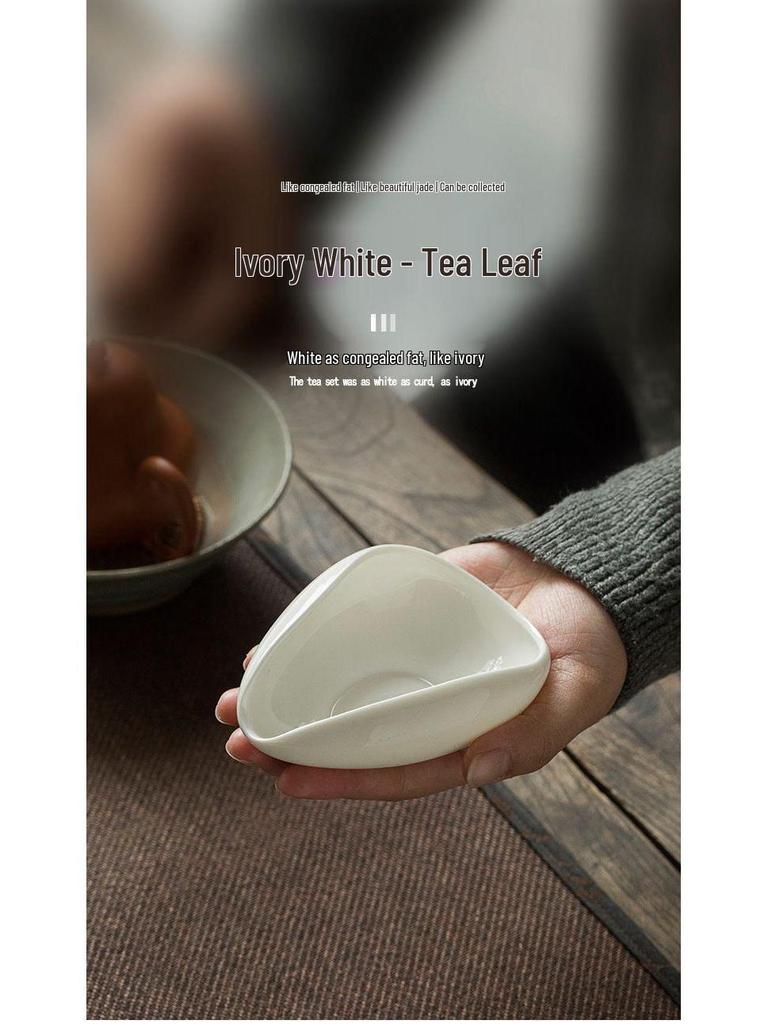 Dehua White Porcelain Tea Scoop for Pu'er Tea Ceremony – Ceramic Tea Leaf Holder and Viewing Tool.