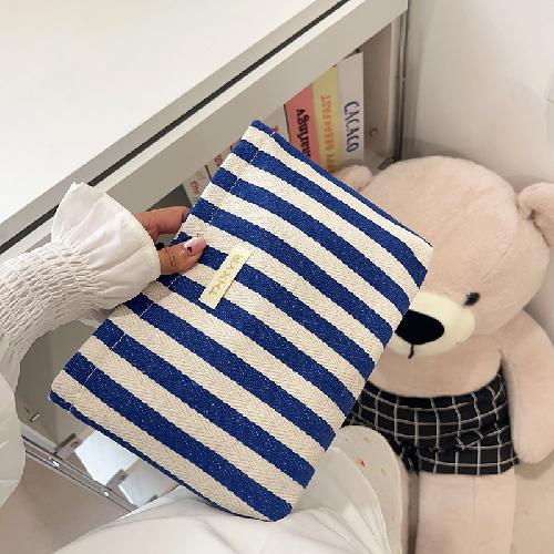 Korean ins polka dot love lipstick bag, high-value girl, hand-held makeup bag, large-capacity liner storage bag