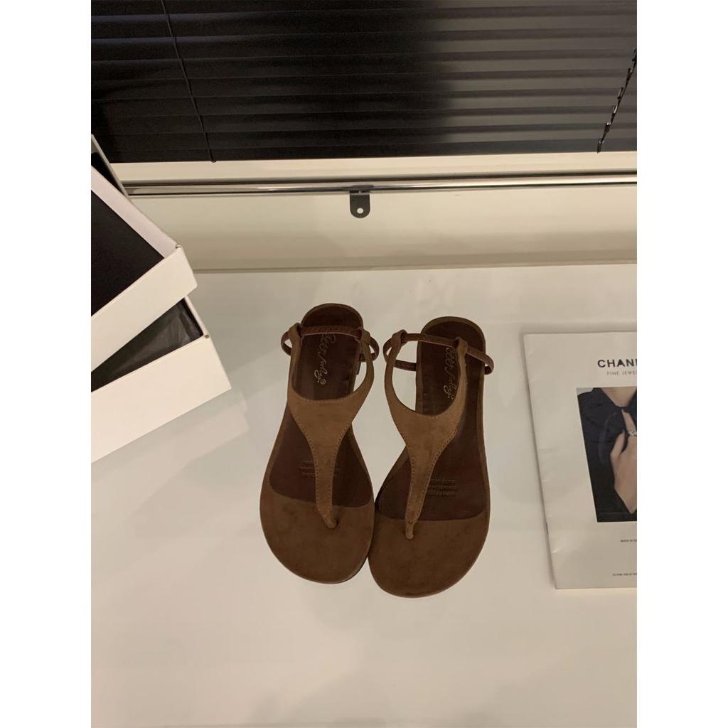 Flat-bottomed retro vacation wind pinch sandals fairy shoes 2025 new summer black versatile beach Roman shoes