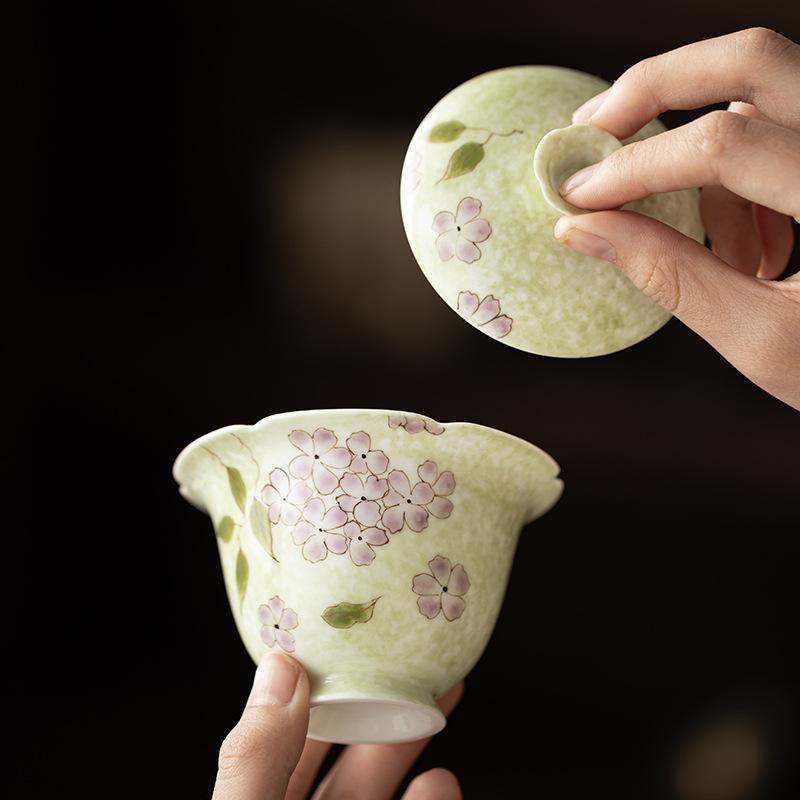 Hand-painted Hydrangea Gaiwan Vintage Tea Tureen Tea Bowl with Lid Kit Tea Maker Cover Bowl Tea Ceremony Accessories Ornaments